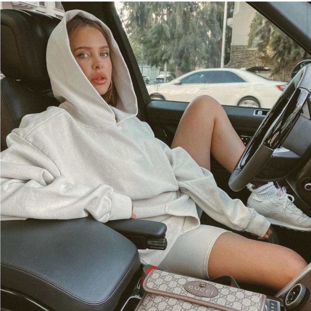 TALENTLESS Women's Bone Cream Classic Oversized Hoodie